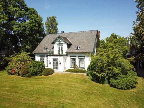 Immobilie in Bokholt-Hanredder - Traditionsreiche Villa mit Charme und Geschichte in Bokholt-Hanredder - Bild 0