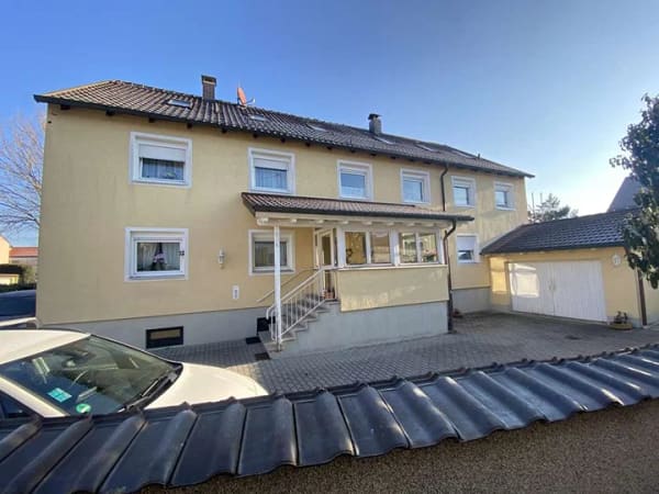 Immobilie in Karlsfeld - Großzügige 4-Zimmer-Wohnung mit Dachterrasse in gefragter Wohnlage von Karlsfeld - Bild 0