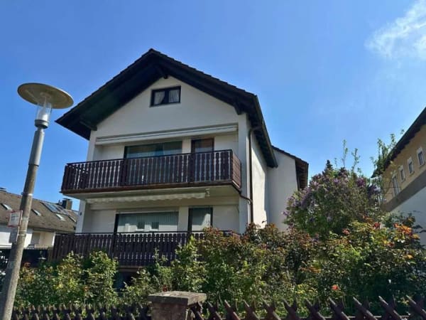 Immobilie in Schweinfurt - Hübsche und familienfreundliche 5-Zim.-Wohnung mit Garten am Schweinfurt-Steinberg - Bild 0