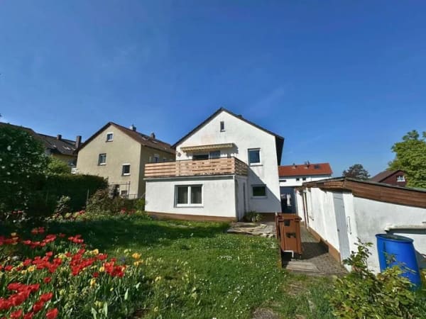 Immobilie in Schweinfurt - Hübsche und familienfreundliche 5-Zim.-Wohnung mit Garten am Schweinfurt-Steinberg - Bild 1