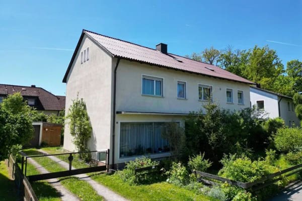 Immobilie in Sulzbach-Rosenberg - Etwas Besonderes: Großes Mehrfamilienhaus mit ehemaliger Bäckerei in Sulzbach am Loderhof - Bild 1