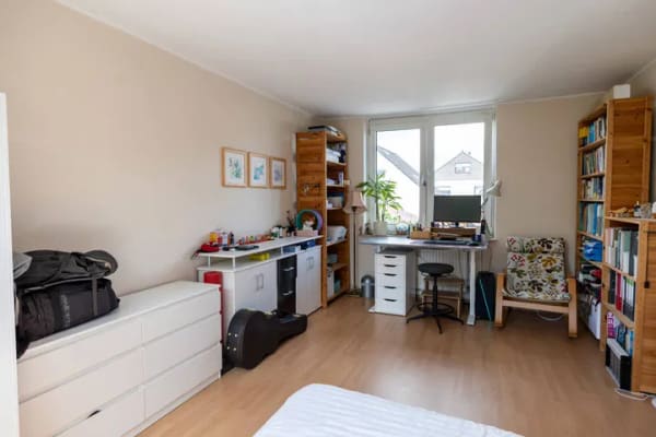Immobilie in Delmenhorst - *** ENERGIEAUSWEIS "E" - 3 EBENEN - 2 KÜCHEN - 2 BÄDER - 1 traumhafte TERRASSE und zentrale LAGE *** - Bild 4