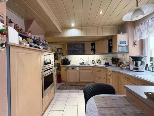 Immobilie in Pfaffen-Schwabenheim - Top Einfamilienhaus mit 2 Terrassen, schönem Garten, Scheune und großem Hof - Bild 2