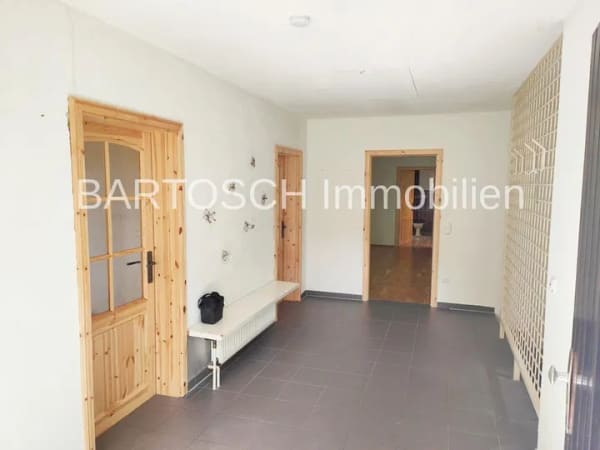 Immobilie in Egloffstein - +++ Familiendomizil mit ELW und Fernblick auf 1.504 m² im Luftkurort Egloffstein *** - Bild 0