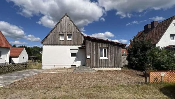 Immobilie in Winsen (Aller) - Einfamilienhaus mit vielseitigem Entwicklungspotenzial in ruhiger Lage von 29308 Winsen (Aller) - Bild 0