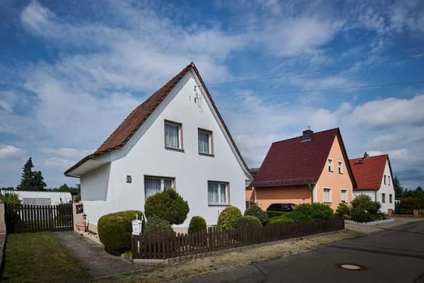 Immobilie in Lauchhammer - Einfamilienhaus mit großem Grundstück - Bild 1