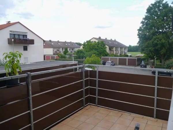 Immobilie in Großbettlingen - DG-Wohnung (ca. 75 qm Grundfläche) mit Loggia, Einbauküche und Kfz-Stellplatz in Großbettlingen - Bild 3