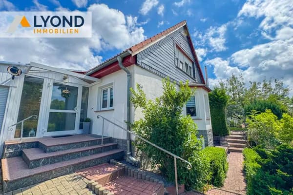 Immobilie in Thale - Friedrichsbrunn, gepflegtes Wohnhaus mit Garten, Garage und moderner Möblierung! - Bild 1