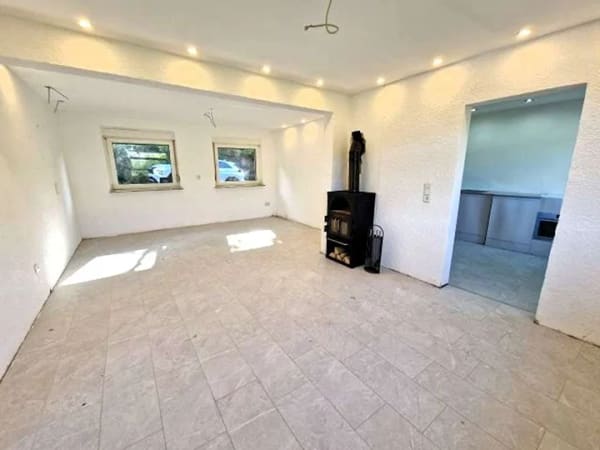 Immobilie in Schalksmühle - Charmantes Haus sucht Sie.
Einfamilienhaus mit Option für zwei Wohnungen!
 - Bild 3