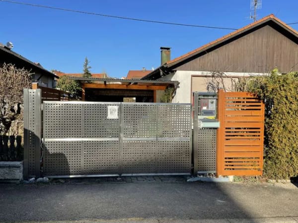 Immobilie in Friolzheim - Grosszügiger, sehr heller Winkelbungalow mit 6,5 Zi in Sackgassenendlage in Enzkreis, Friolzheim - Bild 0