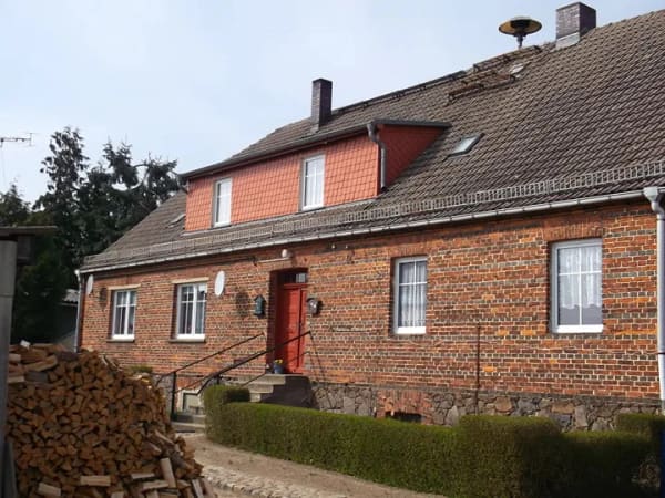 Immobilie in Höhenland - saniertes-baubiologisches Mehrfamilienhaus mit 5 Wohnungen+1 Gewerbeeinheit, 1 weiteres separates Massiv-Gewerbehaus, separate Remise-Werkstatt, +4 weitere Nebengelasse, weiteres Bebauungspotenzial (Baureife) vorhanden - Bild 0