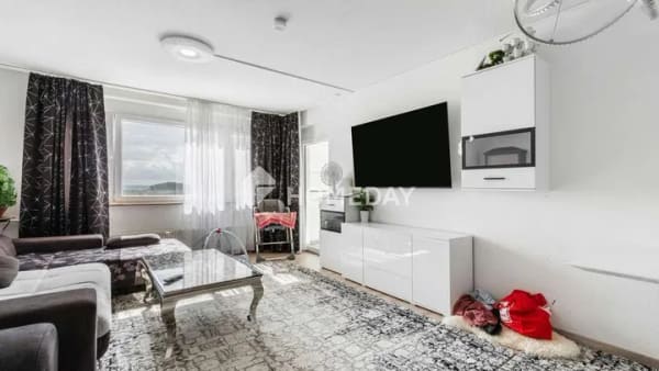 Immobilie in Immenstaad am Bodensee - Lichtdurchflutete Wohnung mit Seeblick und Loggia - Wohnen mit Weitblick in Immenstaad - Bild 2