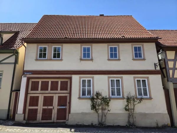 Immobilie in Königsberg in Bayern - Charmantes Stadthaus mit Innenhof und Gewölbekeller in zentraler Lage der Fachwerkstadt Königsberg - Bild 0