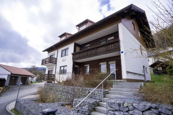 Immobilie in Gotteszell - Ein Wohnhaus mit Gastzimmer oder eine Frühstückspension. Ein Anwesen  für vielseitige Nutzung - Bild 1