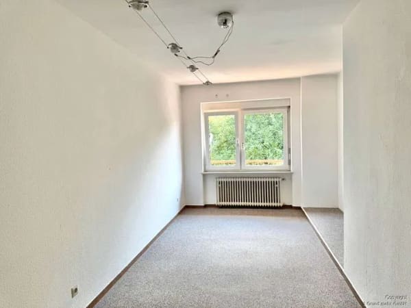 Immobilie in Feldkirchen-Westerham - Großzügige Doppelhaushälfte mit zwei Wohneinheiten und Ausbaupotential in idyllischer, naturnaher La - Bild 2