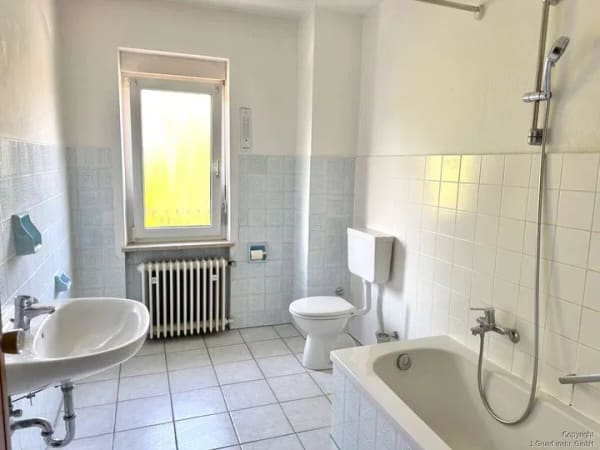 Immobilie in Feldkirchen-Westerham - Großzügige Doppelhaushälfte mit zwei Wohneinheiten und Ausbaupotential in idyllischer, naturnaher La - Bild 4