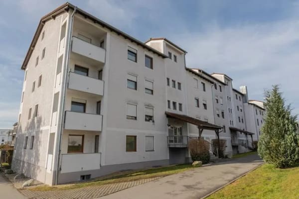 Immobilie in Passau - Günstige Kapitalanlage!  2-Zimmer-Wohnung in Passau-Grubweg mit Kochzeile, Tageslichtbad und Balkon - Bild 0