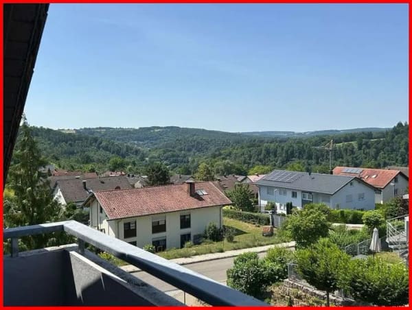 Immobilie in Adelsheim - Schluss mit Miete! 
3-Zimmer-Wohnung mit herrlichem Fernblick und Tiefgarage - Bild 0