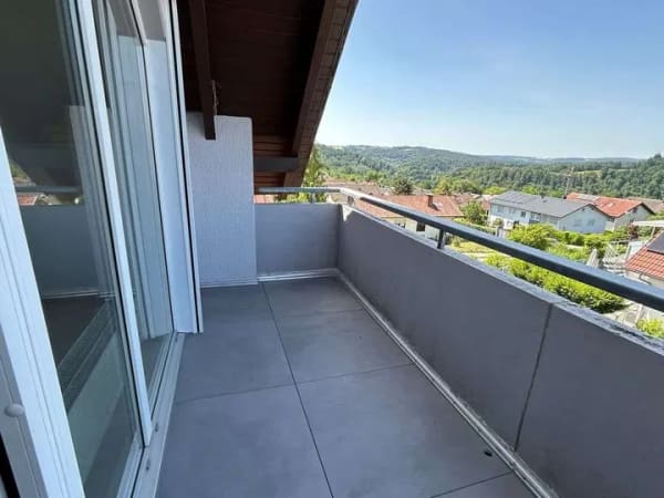 Immobilie in Adelsheim - Schluss mit Miete! 
3-Zimmer-Wohnung mit herrlichem Fernblick und Tiefgarage - Bild 1