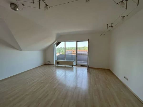 Immobilie in Adelsheim - Schluss mit Miete! 
3-Zimmer-Wohnung mit herrlichem Fernblick und Tiefgarage - Bild 2