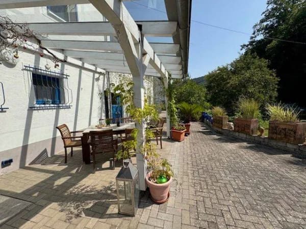 Immobilie in Theisbergstegen - Willkommen in Ihrem neuen Zuhause – Großzügiges 1- bis 2-Familienhaus mit Gartenidylle und Bachlauf - Bild 4