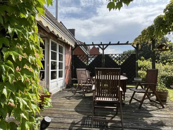 Immobilie in Breitenburg - Idylle pur in bester Lage von Oelixdorf bei Itzehoe - Einfamilienhaus mit ELW und Vollkeller - Bild 1