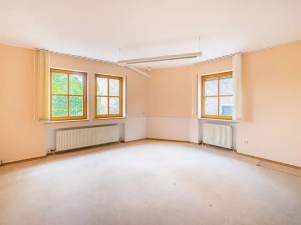 Immobilie in Ochsenfurt - ++ehem. Praxisfläche mit Potential für mehr in Ochsenfurt zvk.++ - Bild 0