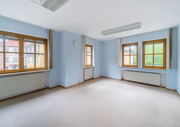 Immobilie in Ochsenfurt - ++ehem. Praxisfläche mit Potential für mehr in Ochsenfurt zvk.++ - Bild 1