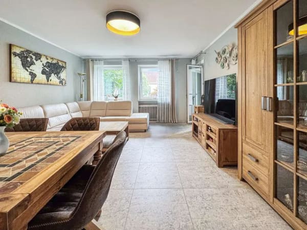 Immobilie in Aystetten - Helle 3 Zimmerwohnung mit Südbalkon und eigenem Garten - Bild 0