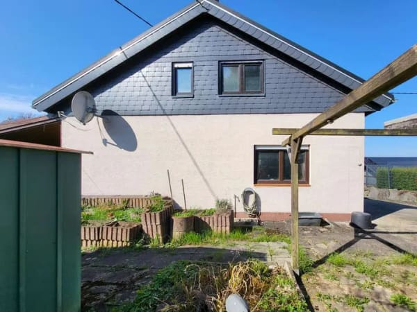 Immobilie in Goddert - Einfamilienhaus mit Garten und zwei Garagen in ruhiger Lage - Bild 2