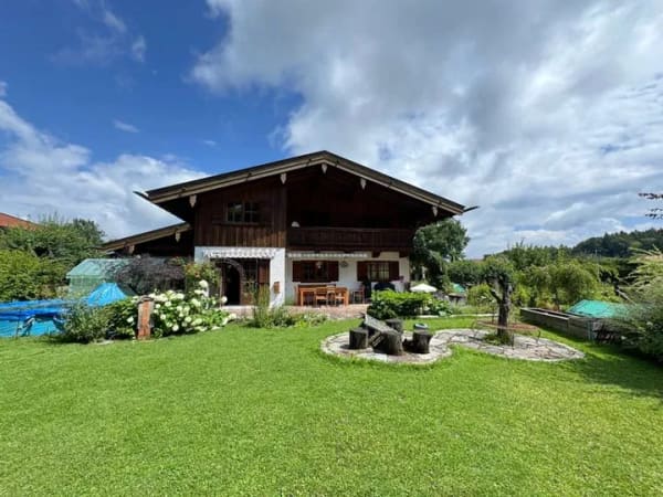 Immobilie in Gmund - Ein Haus mit Garten mit Blick auf Bauernwiesen - und doch zentral gelegen! - Bild 2