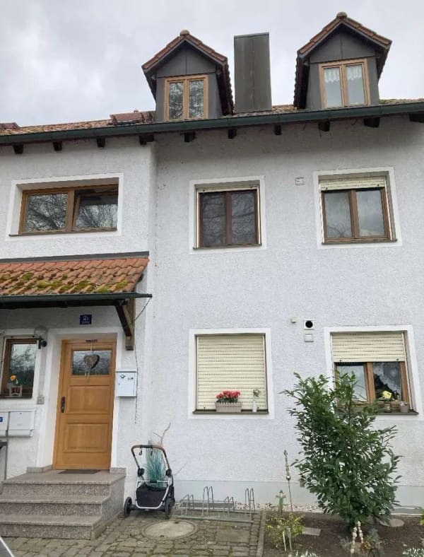 Immobilie in Moosburg - Reihenmittelhaus mit zwei abgeschlossenen Wohnungen in zentraler Lage in Moosburg - Bild 2