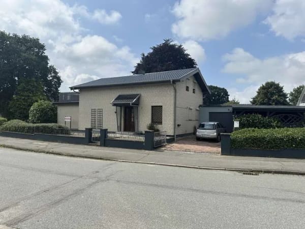 Immobilie in Steinburg - Einfamilienhaus mit großem  Grundstück zu verkaufen  - Bild 0