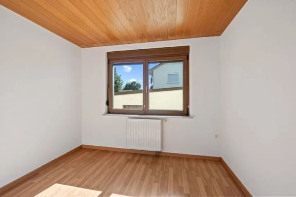 Immobilie in Wutöschingen - Eigennutzung und Rendite- familienfreundlich, vielseitig, zentral – Zweifamilienhaus in Wutöschingen - Bild 2