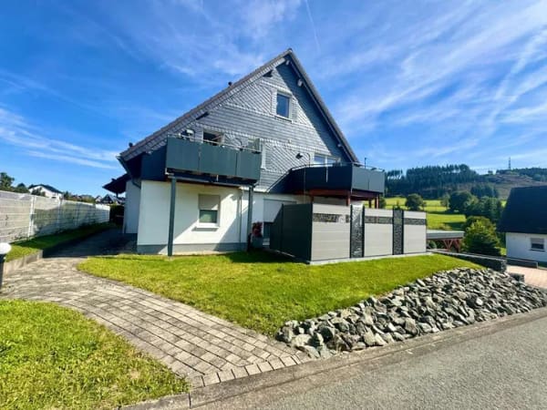 Immobilie in Olsberg - Moderne Souterrain Wohnung mit eigener Terrasse nahe Winterberg! - Bild 0