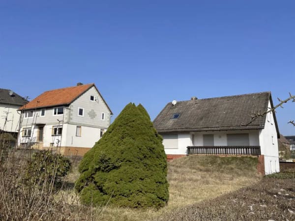 Immobilie in Edertal - Zwei Wohnhäuser - Ein Preis! Vielseitiges Immobilienensemble in Edertal-Königshagen - Bild 0