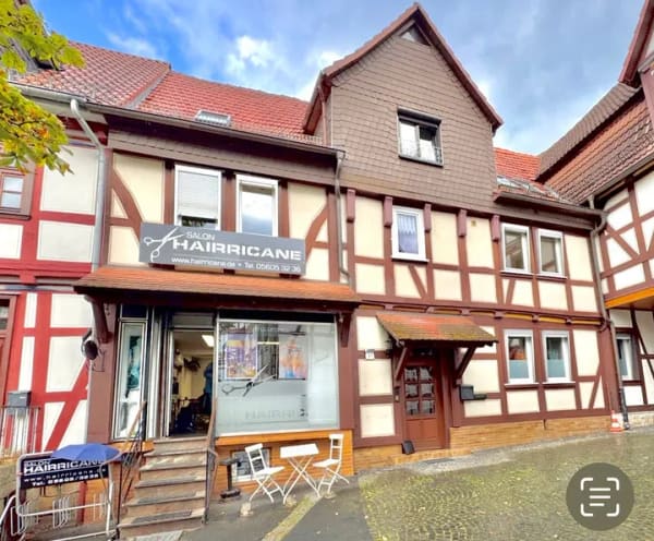 Immobilie in Helsa - Ein echtes Liebhaberobjekt!

Stilvoll modernisiertes Wohn- u. Geschäftshaus in Helsa - Bild 1