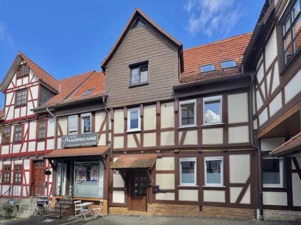 Immobilie in Helsa - Ein echtes Liebhaberobjekt!

Stilvoll modernisiertes Wohn- u. Geschäftshaus in Helsa - Bild 2