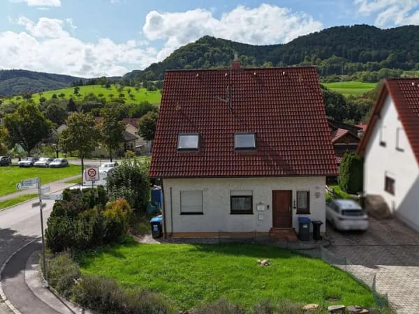 Immobilie in Mössingen - Geräumige Dachgeschosswohnung mit Südbalkon in Talheim  - Bild 0