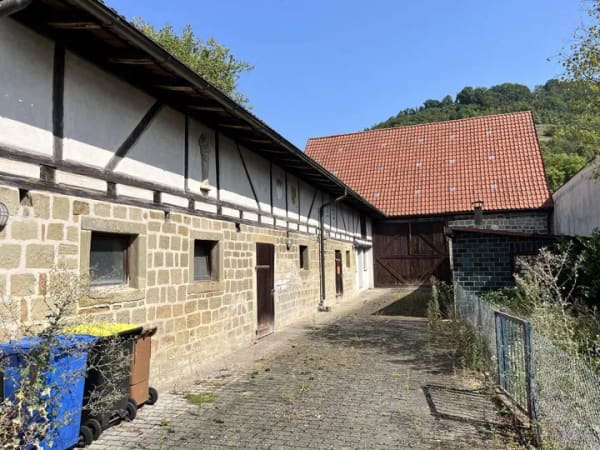 Immobilie in Zeil am Main - Viel Platz & viele Möglichkeiten... sonnig gelegenes Sandsteinhaus mit mehreren Nebengebäuden und Innenhof, Grund 749m² - Bild 4