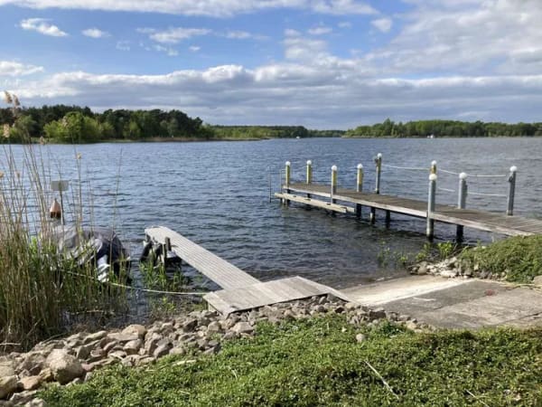 Immobilie in Havelsee - Beeindruckend! Faszinierendes Wassergrundstück mit modernem Ferienhaus, Gästebungalow und Bootshaus! - Bild 3
