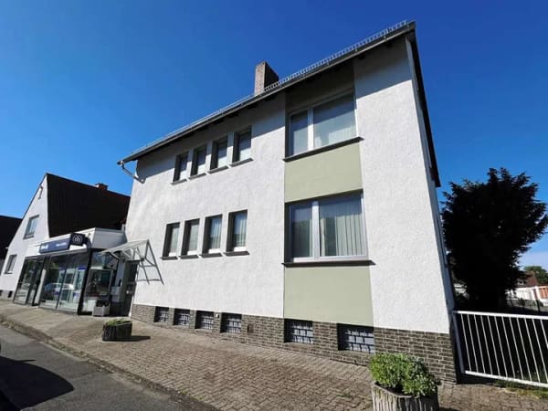 Immobilie in Lohfelden - Sofort frei zum Bezug! 2 Häuser, Gewerbehalle & Büroeinheit direkt im Zentrum von Lohfelden - Bild 0