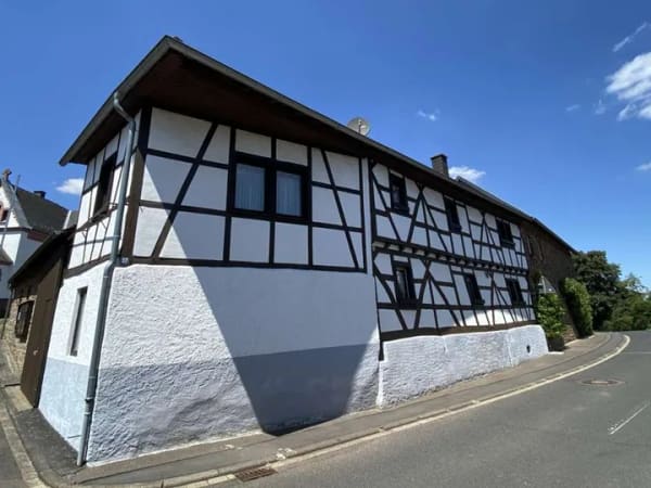 Immobilie in Nettersheim - Denkmalgeschützte Hofanlage - Einfamilienhaus mit Stallungen - umfangreiche Ausbauchancen - Bild 3