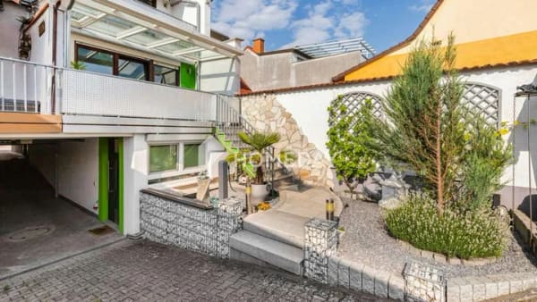 Immobilie in Neulußheim - Mehr Zuhause auf allen Ebenen - DHH mit Loggia, Balkon und wohligem Kaminofen - Bild 2