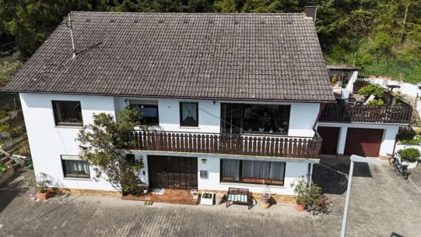 Immobilie in Niederkirchen - Großes Zweifamilienhaus in exponierter Lage - Bild 0