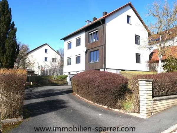 Immobilie in Neualbenreuth - Charmantes Ein- oder Zweifamilienhaus im idyllisch gelegenem Bad Neualbenreuth - Bild 0