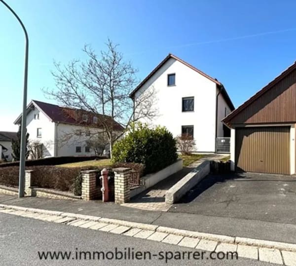 Immobilie in Neualbenreuth - Charmantes Ein- oder Zweifamilienhaus im idyllisch gelegenem Bad Neualbenreuth - Bild 1