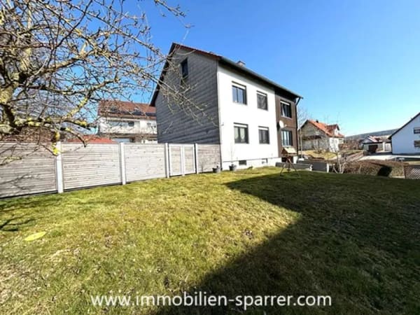 Immobilie in Neualbenreuth - Charmantes Ein- oder Zweifamilienhaus im idyllisch gelegenem Bad Neualbenreuth - Bild 2