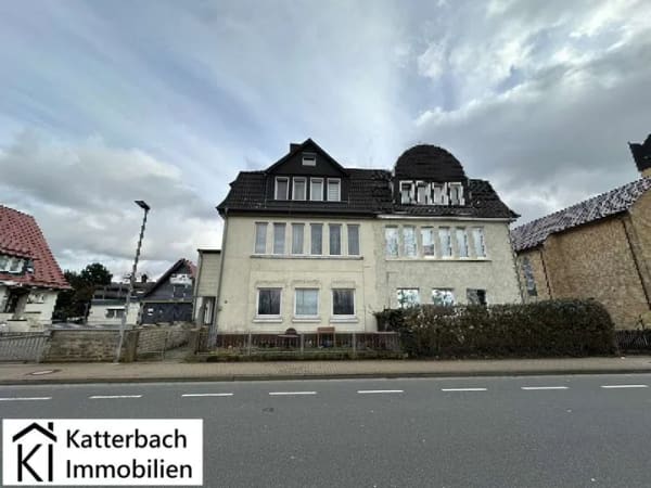 Immobilie in Seesen - Solide Doppelhaushälfte mit drei Wohneinheiten in Seesen am Harz - Bild 0