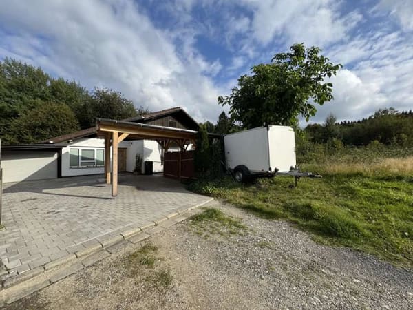 Immobilie in Waldmünchen - Privatverkauf -idyllisch am Wald gelegen u. bezugsfertig -EFH ca. 120 qm! - Bild 1